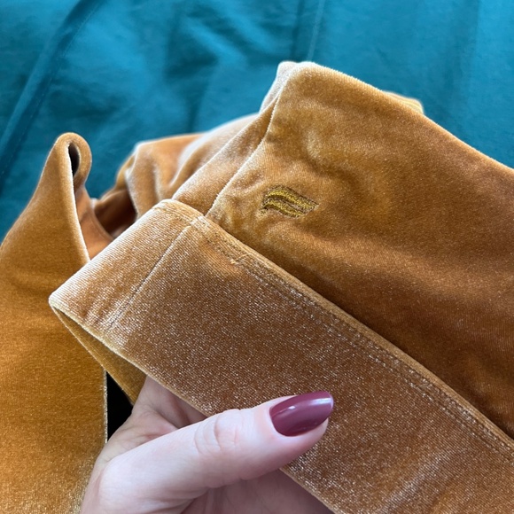 Gold Oasis Crushed Velour Twist Sports Bra - Picture 5 of 5